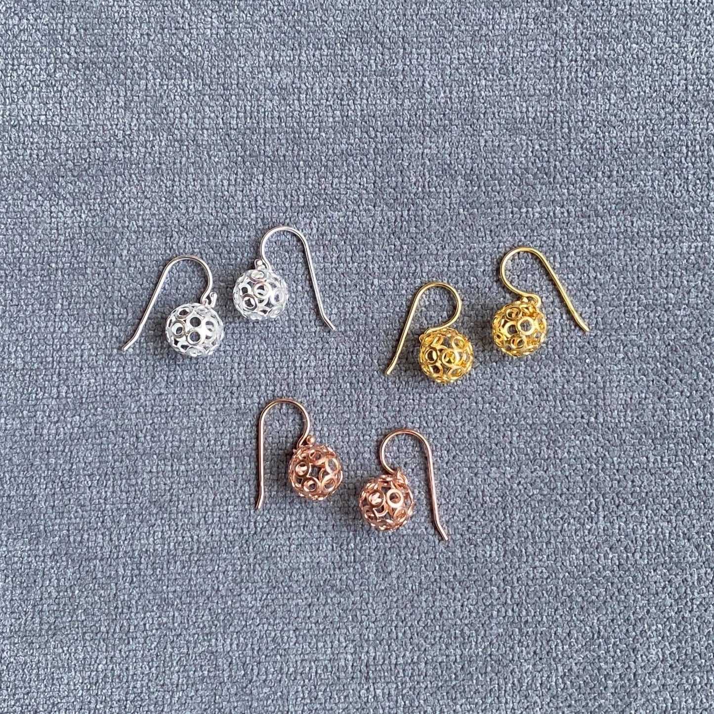 ペットとペア:チャームと透かしピアス (小)