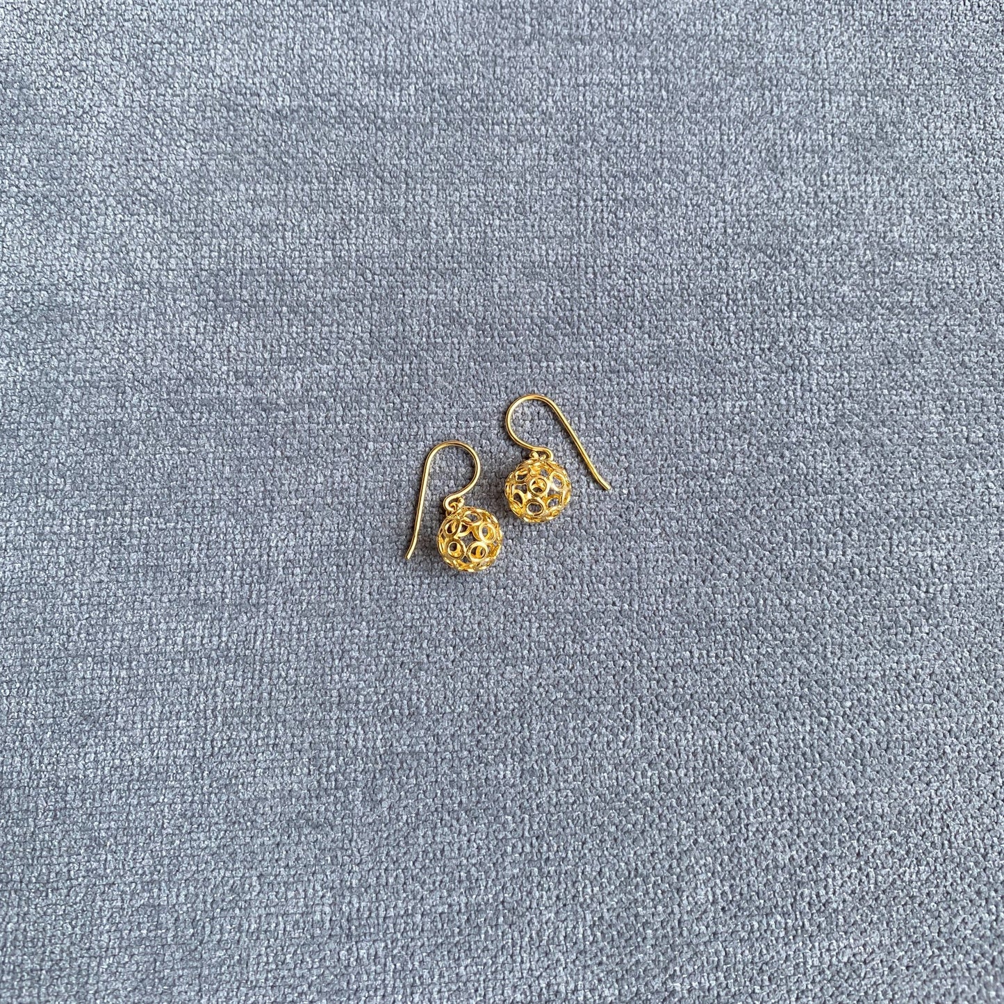 ペットとペア:チャームと透かしピアス (小)