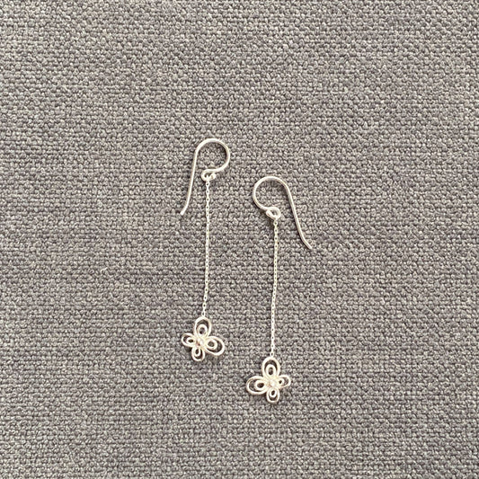 バタフライ ピアス