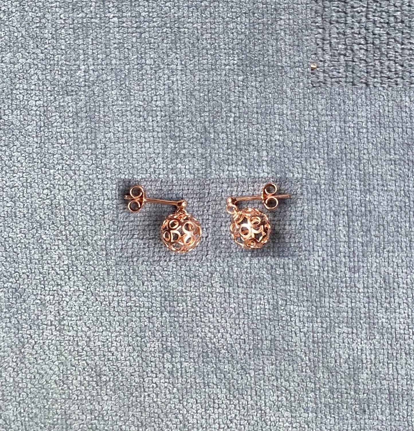 ペットとペア:チャームと透かしピアス (小)